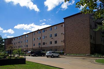 Cuyahoga Falls apartment for rent - a large brick building with cars parked in front of it