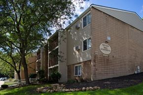Akron apartment for rent - the building where the hotel is located