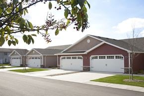 Sylvania apartment for rent - Sylvania OH Apartment Rentals Redwood Carlisle Commons Exterior Garages