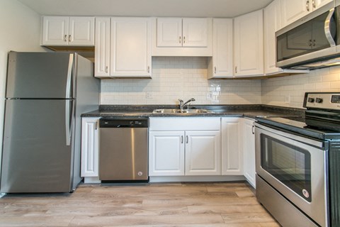 Floor plan for 2 beds, 1 bath, 780 sqft