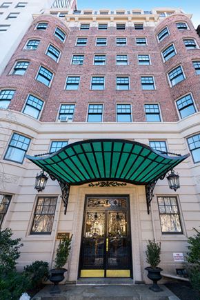 Boston apartment for rent - the building in which the hotel is located