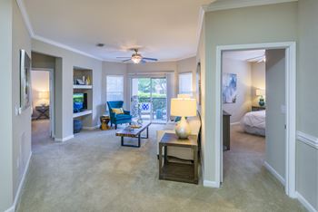 9-Foot ceilings with crown molding
