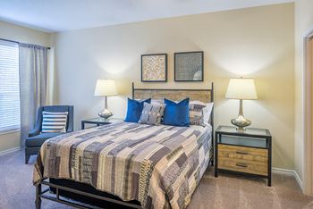 Lodge at cypresswood - nine-foot ceilings