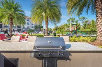 Outdoor kitchen/picnic areas