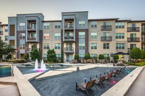 Dallas apartment for rent - AVANT on Market Center - Sunning ledge