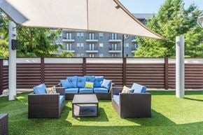 Dallas apartment for rent - AVANT on Market Center - Outdoor social area