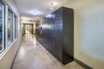 Avant on market center - electronic parcel locker system