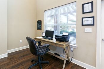 Glenbrook apartments resident business center with internet access, computers, fax and copier