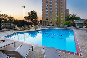 Kansas City apartment for rent - Quality Hill Towers - pool