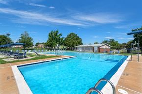 Dundalk apartment for rent - the pool at the crossings apartments