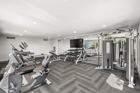 Phoenix apartment for rent - Renovated Fitness Center at Oakridge Apartments, Phoenix
