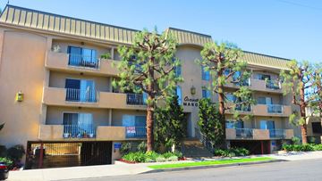 Los Angeles apartment for rent - the building where the condo hotel is located