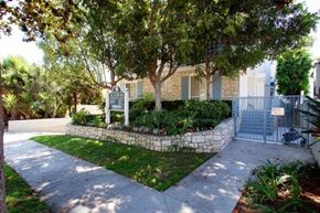 Los Angeles apartment for rent - at 3631 Watseka Avenue, Los Angeles, California