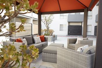 Sundeck w/ cabanas