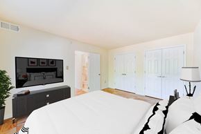 Washington apartment for rent - Alexander-Garden-Apartments-Southeast-Washington-DC-Bedroom
