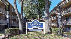 Washington apartment for rent - Alexander-Gardens-Monument-Sign