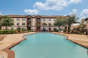 New Braunfels apartment for rent - Pool with lounge chairs l La Sierra Apartments