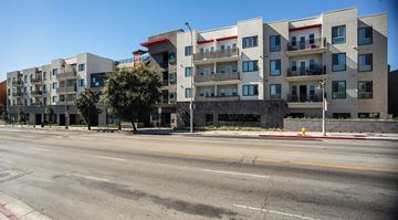 Los Angeles apartment for rent - an empty street in front of an apartment building