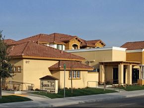 Bakersfield apartment for rent - Exterior Building with sign l Santa Fe Apartments in Bakersfield CA