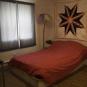 Brunswick apartment for rent - a bedroom with a bed and a window
