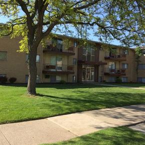 Middleburg Heights apartment for rent - an apartment building with a tree in the grass
