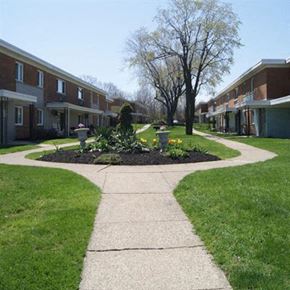 Willoughby apartment for rent - Beautiful Walking Paths at Cedarwood Estates Apartments, Willoughby, 44094