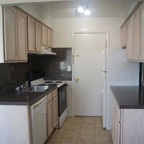 Willoughby apartment for rent - Amazing kitchens with modern appliances at Cedarwood Estates Apartments, Willoughby, OH