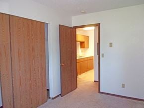 Libby apartment for rent - Image of bedroom with closet
