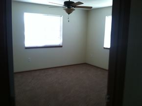 Glendive apartment for rent - Bright Bedroom with ceiling fan