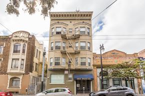 San Francisco apartment for rent - A street view of a building with the number 1025 on it.