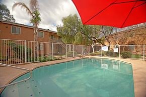 Phoenix apartment for rent - our apartments have a swimming pool and a patio