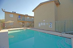 Phoenix apartment for rent - the swimming pool at our apartments