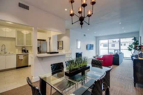 Floor plan for 2 beds, 2 baths, 1400 sqft
