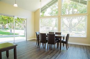 Ventura apartment for rent - Ventura Terrace Seating
