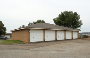 Zanesville apartment for rent - Image of detached garages