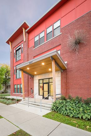 Burlington apartment for rent - Building Entrance