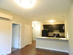 Burlington apartment for rent - kitchen island