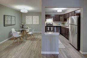 Carol Stream apartment for rent - Carol Stream Crossing apartment kitchen and dining area