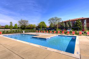 Carol Stream apartment for rent - large swimming pool outside of Carol Stream Crossing Apartments