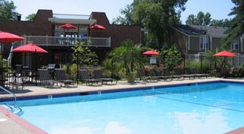 Swimming pool (outdoor)