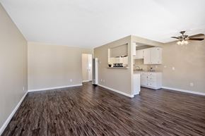 Orange apartment for rent - Brookfield Apartment Homes Living Area