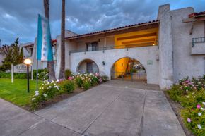 Orange apartment for rent - the building in which the hotel is located