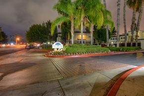 Riverside apartment for rent - Windwood Apartment Homes Entrance
