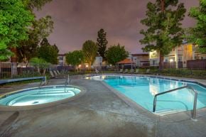 Riverside apartment for rent - Windwood Apartment Homes Pool & Spa