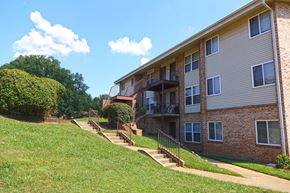 Murfreesboro apartment for rent - an apartment building on a hill with stairs