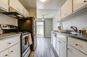 Napa apartment for rent - Bella Vista Apartments in Napa l full kitchen view and dining area