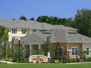 Bartow apartment for rent - Summerlin Oaks clubhouse and apartment builidng exterior