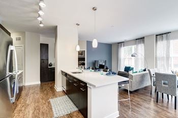 Oversized kitchen islands for entertaining