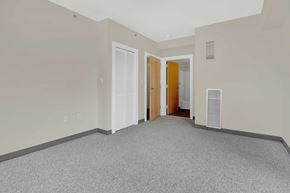 Cambridge apartment for rent - Large bedroom with closet and bathroom