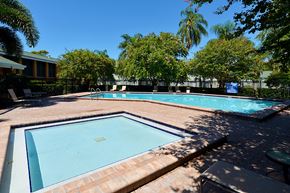 St. Petersburg townhouse for rent - Sparkling Swimming Pool at Alta Mar at Broadwater Apartments, St. Petersburg